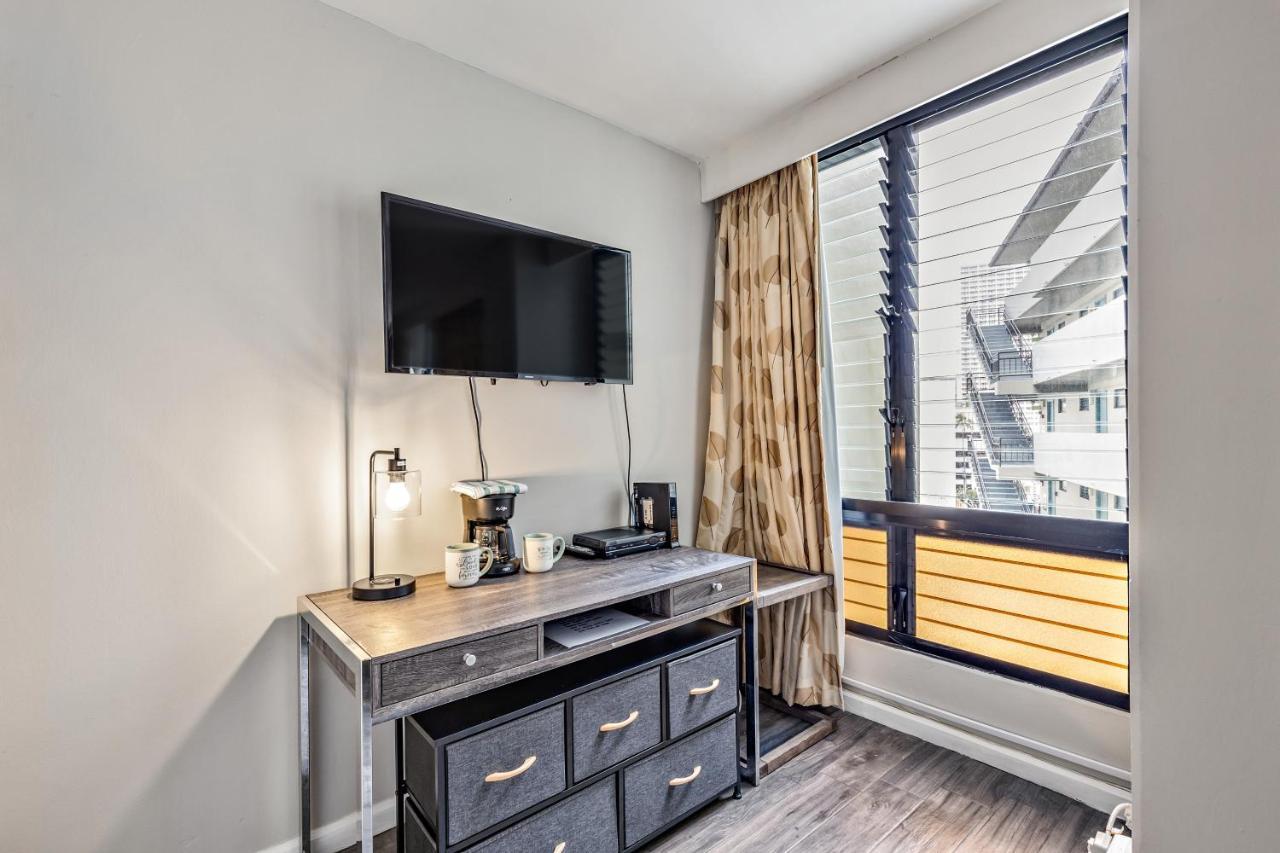 Inviting Waikiki Grand Hotel Room One Block To Beach! โฮโนลูลู ภายนอก รูปภาพ